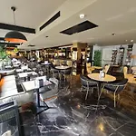 מלון Air Boss Airport And Fair
