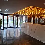 מלון Air Boss Airport And Fair