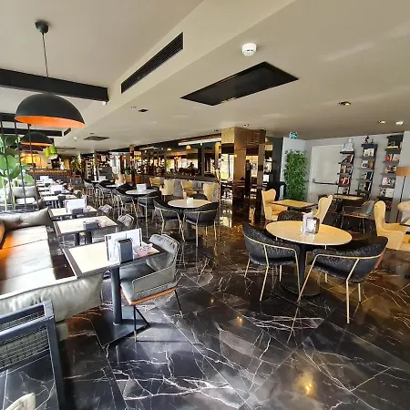 فندق Air Boss Airport And Fair