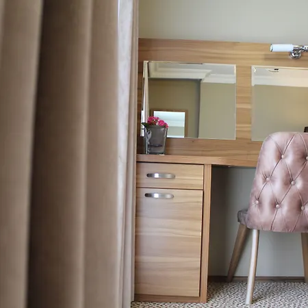 Air Boss Airport And Fair 4*